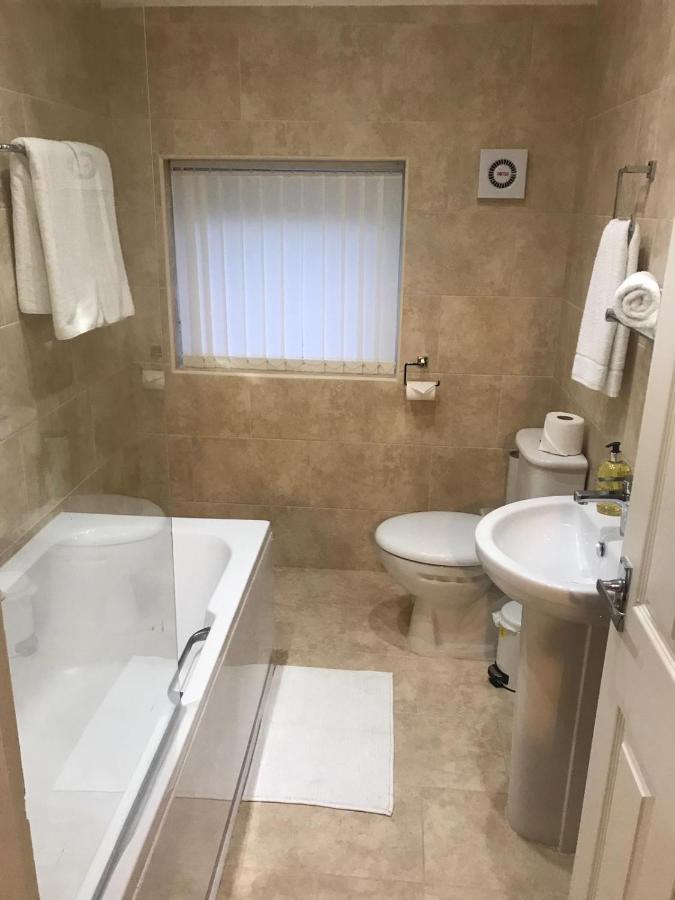 Anson Studios Walsall M6, J10 Bagian luar foto
